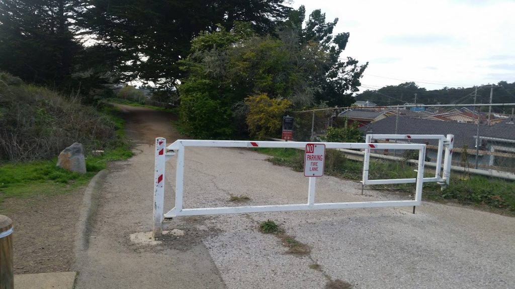 サンフランシスコ近郊　現地情報　　自然　Mori Point　ゲート